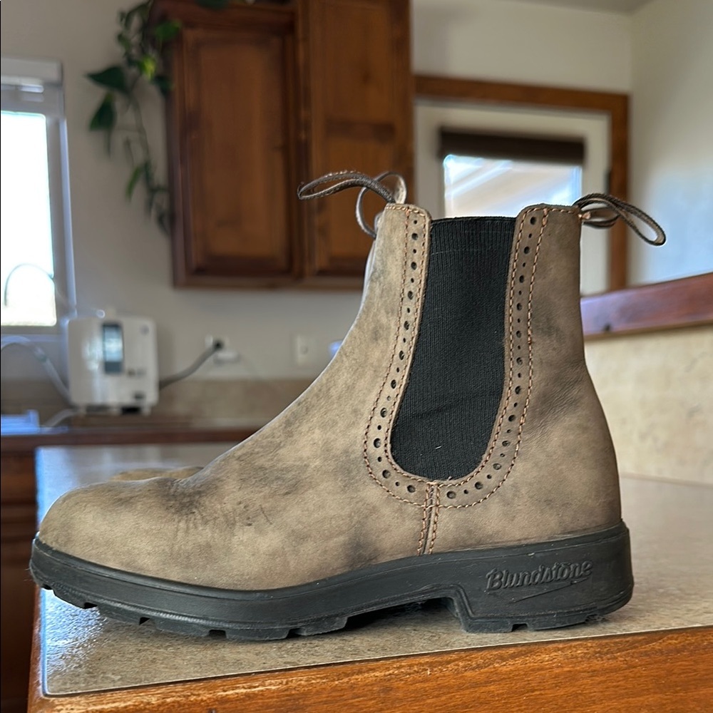 Blundstone Brown Boots with Elastic Side Panels